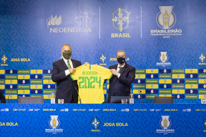 Mario Ruiz-Tagle, CEO da Neoenergia, e Rogério Caboclo, Presidente da CBF (Foto Thais MagalhãesCBF).jpg